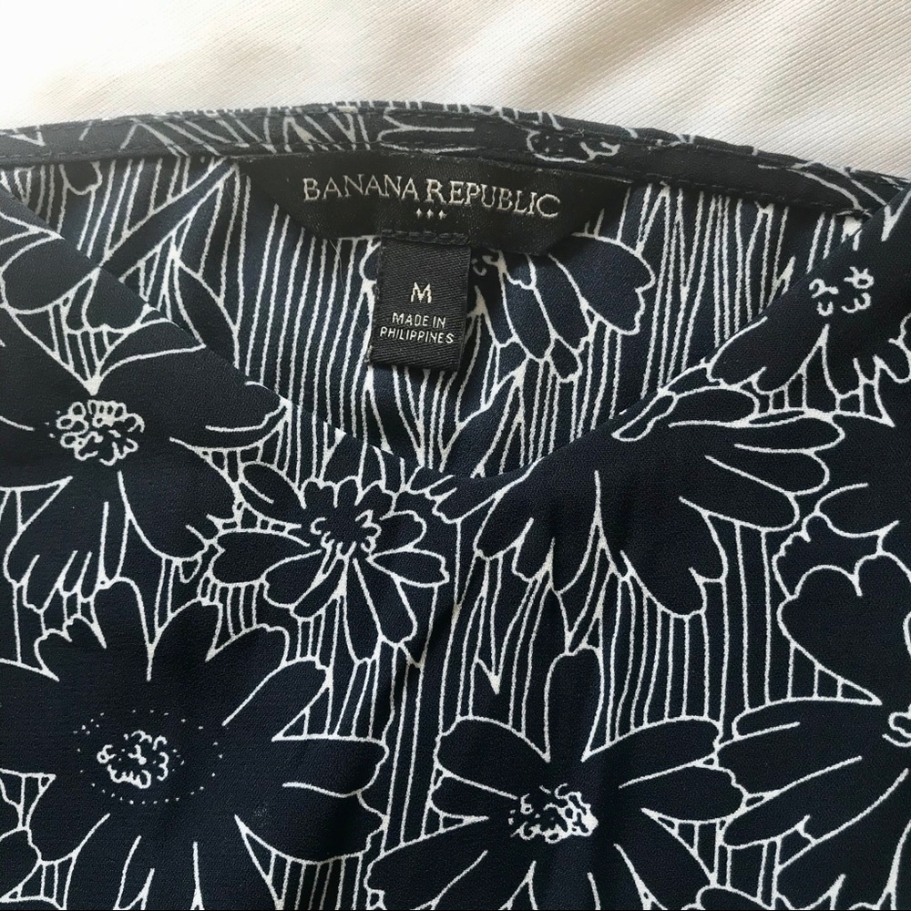 Banana Republic Navy & White Floral V Neck Tanktop - Picture 7 of 8